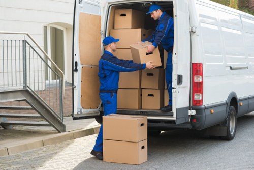 Moving truck service for homes in West Hendon